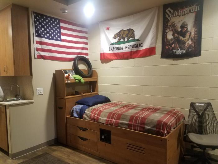 How to decorate a barracks room