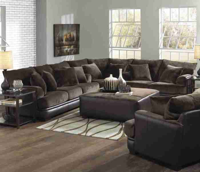 How to decorate living room with brown sofa – Ultimate Guide