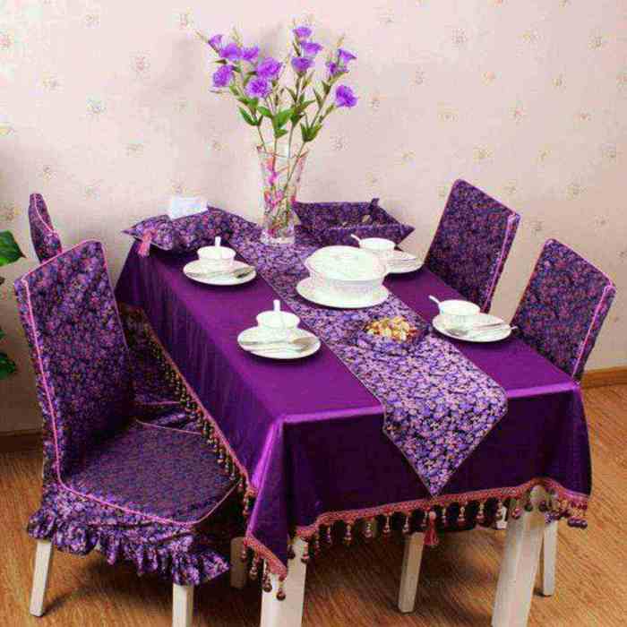 How to decorate a dining room table tablecloth